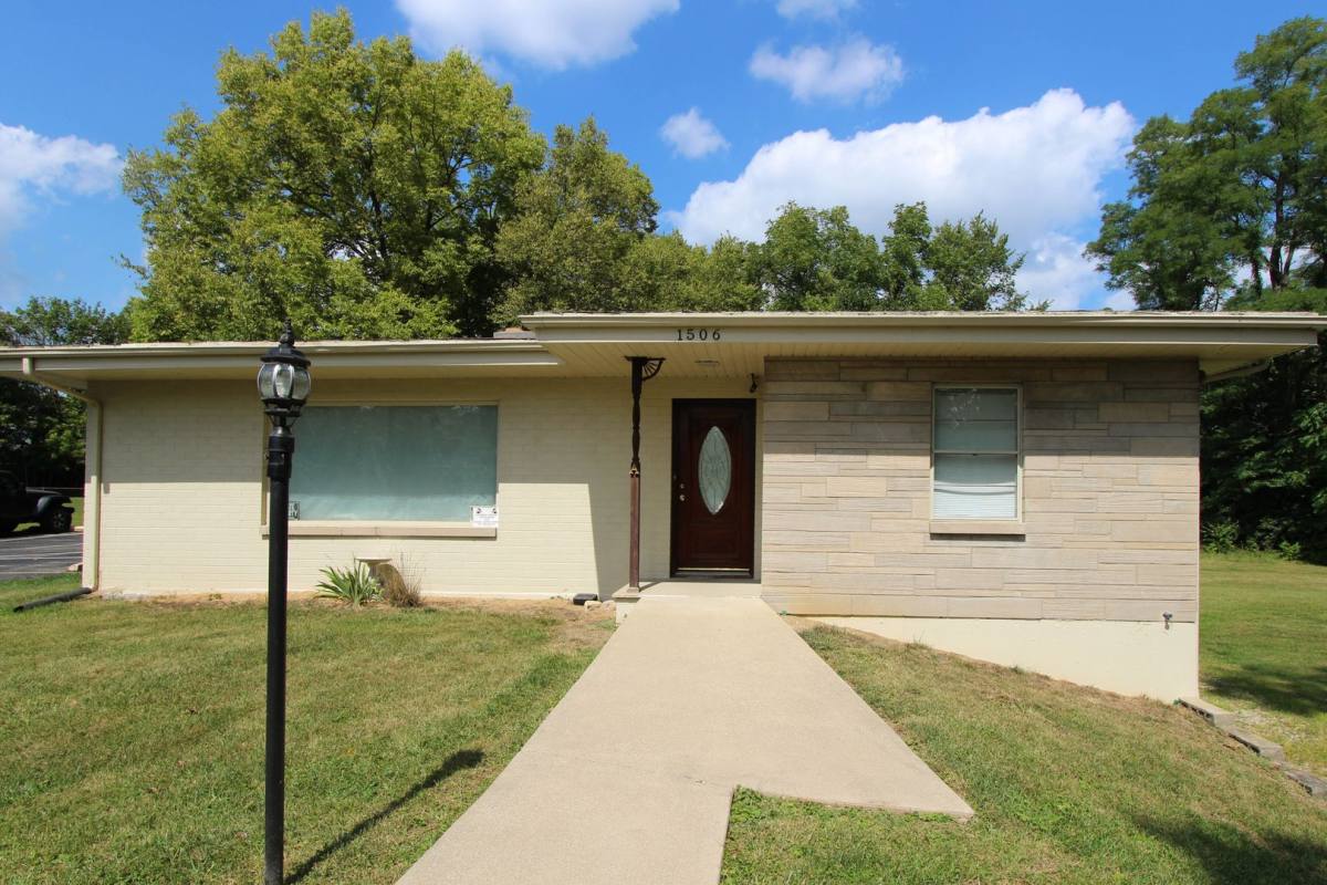 Apartment for rent at 1506 W White River Blvd, Muncie, IN 47303