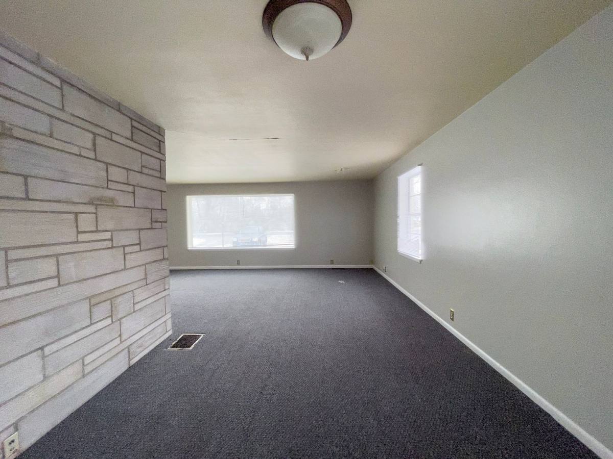 Apartment for rent at 1506 W White River Blvd, Muncie, IN 47303