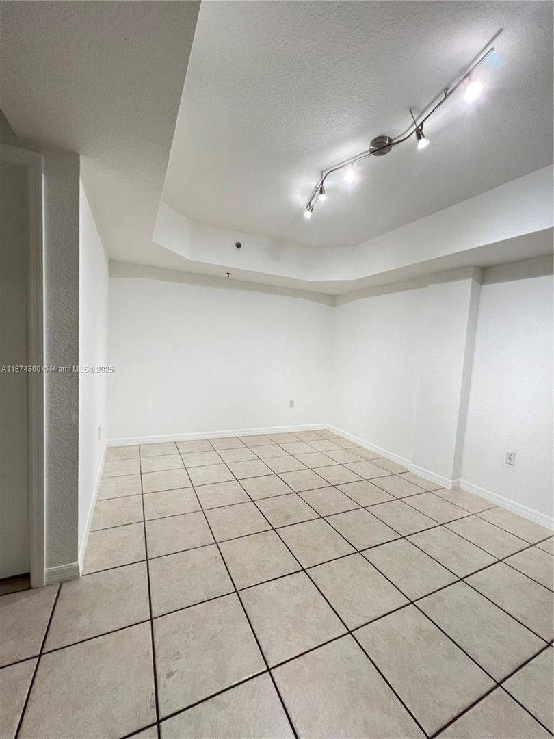 Condo for rent at 9300 Fontainebleau Blvd, Miami, FL 33172