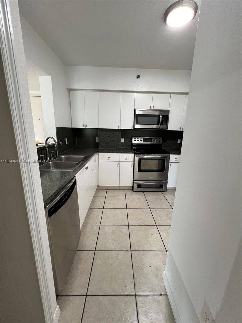 Condo for rent at 9300 Fontainebleau Blvd, Miami, FL 33172