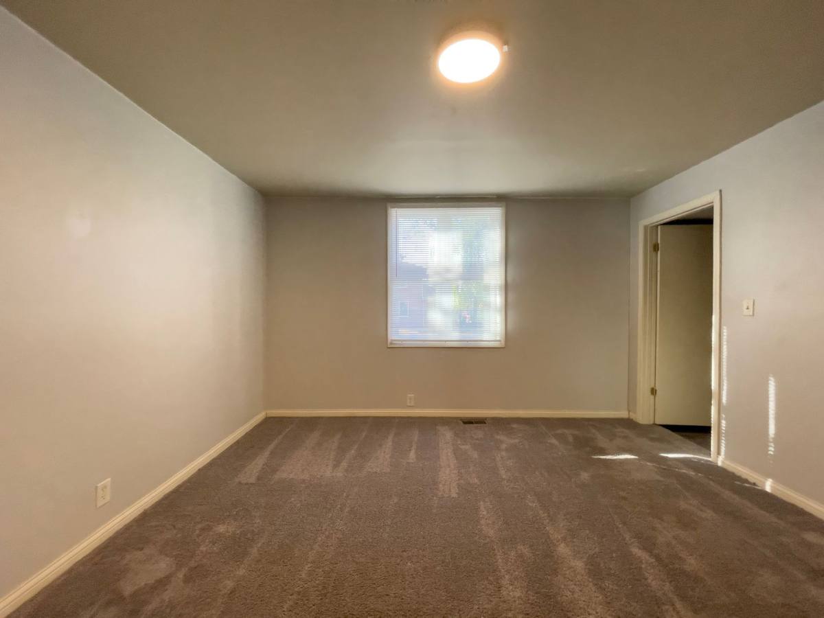 204 N Dill St, Muncie, IN 47303 - Apartment For Rent - Image 4