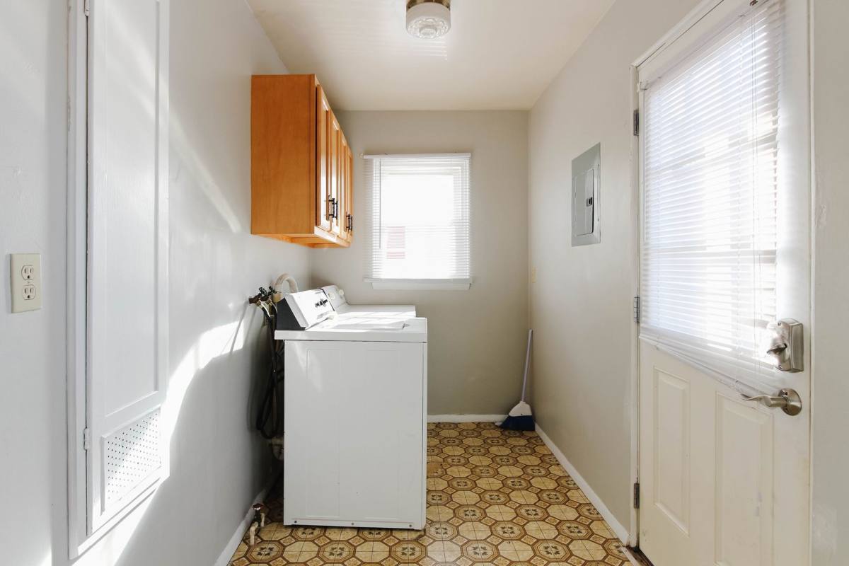 House for rent at 109 S McKinley Ave, Muncie, IN 47303