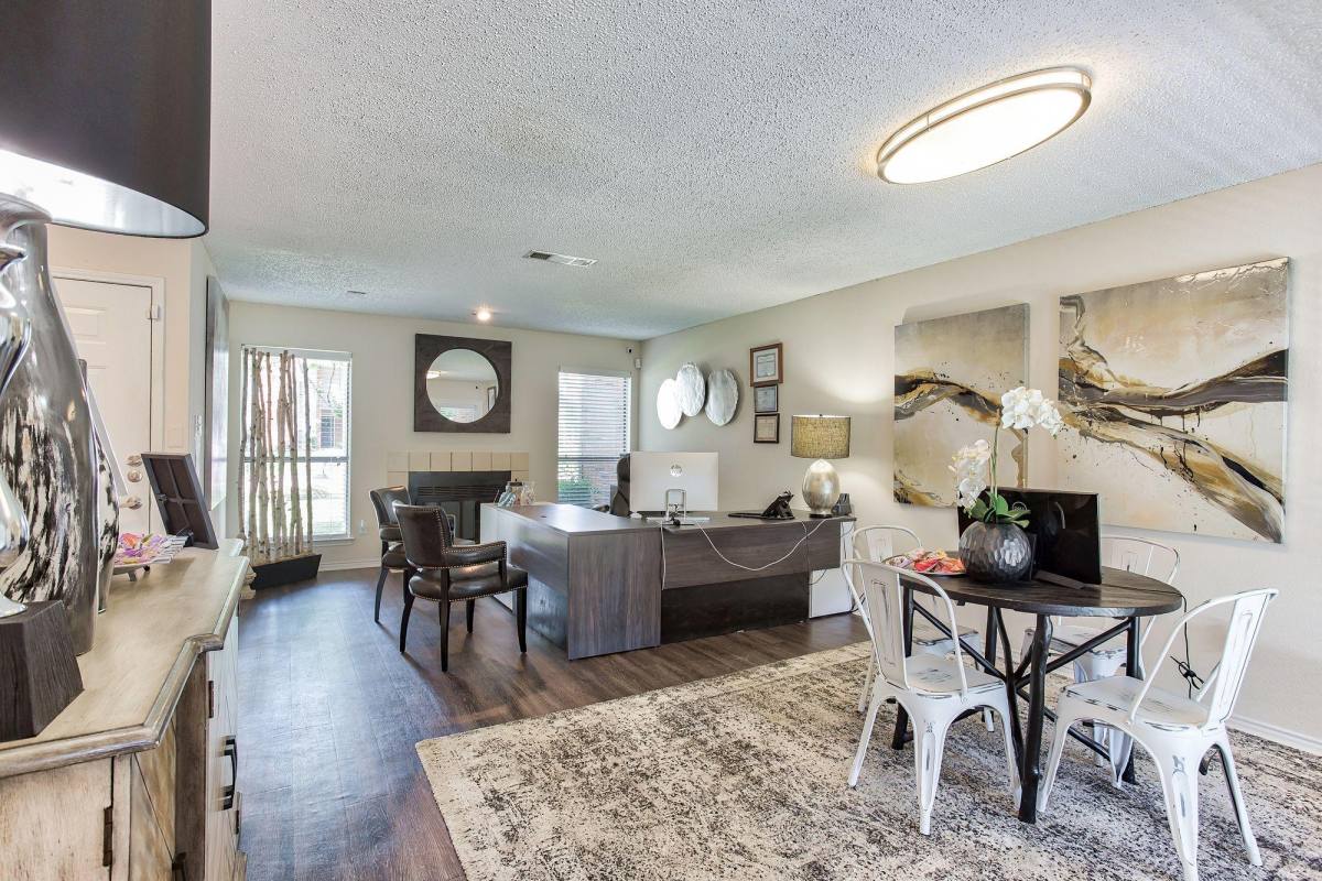 Townhouse for rent at 425 E Harwood Rd, Euless, TX 76039