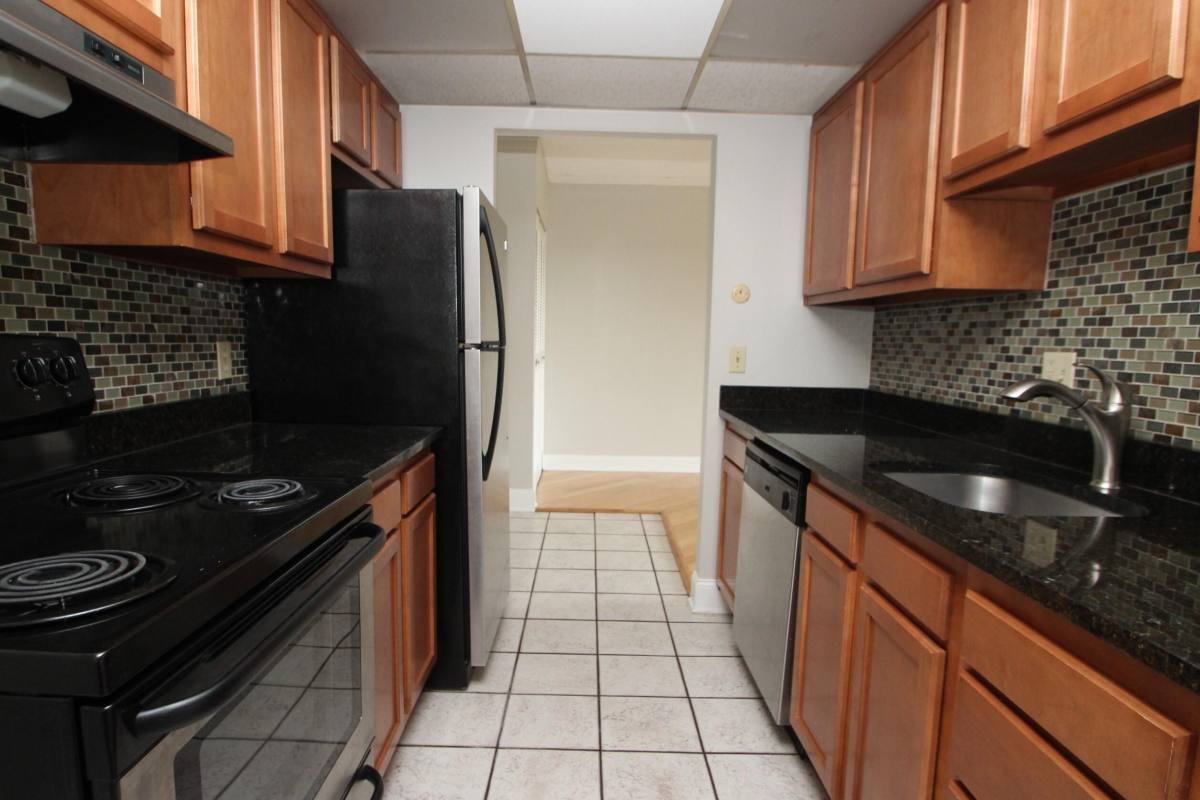 Apartment for rent at Greentree Manor, 1088 Greentree Rd, Pittsburgh, PA 15220