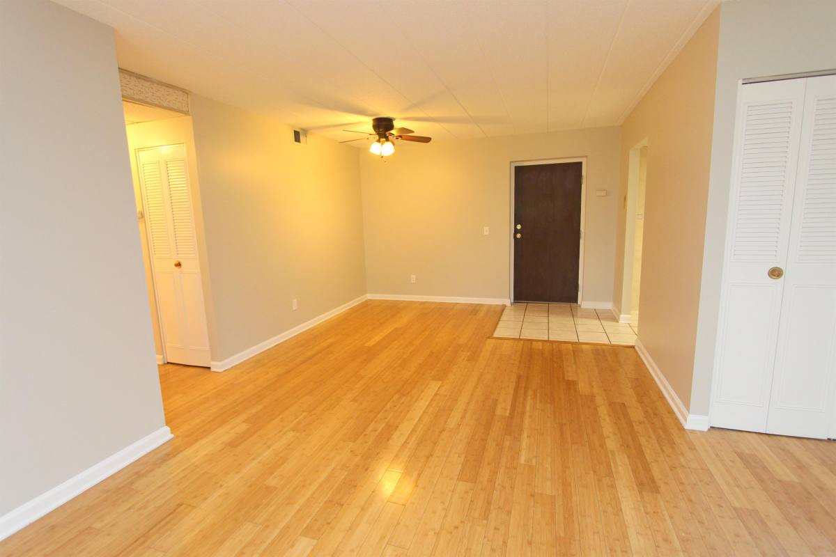Apartment for rent at Greentree Manor, 1088 Greentree Rd, Pittsburgh, PA 15220