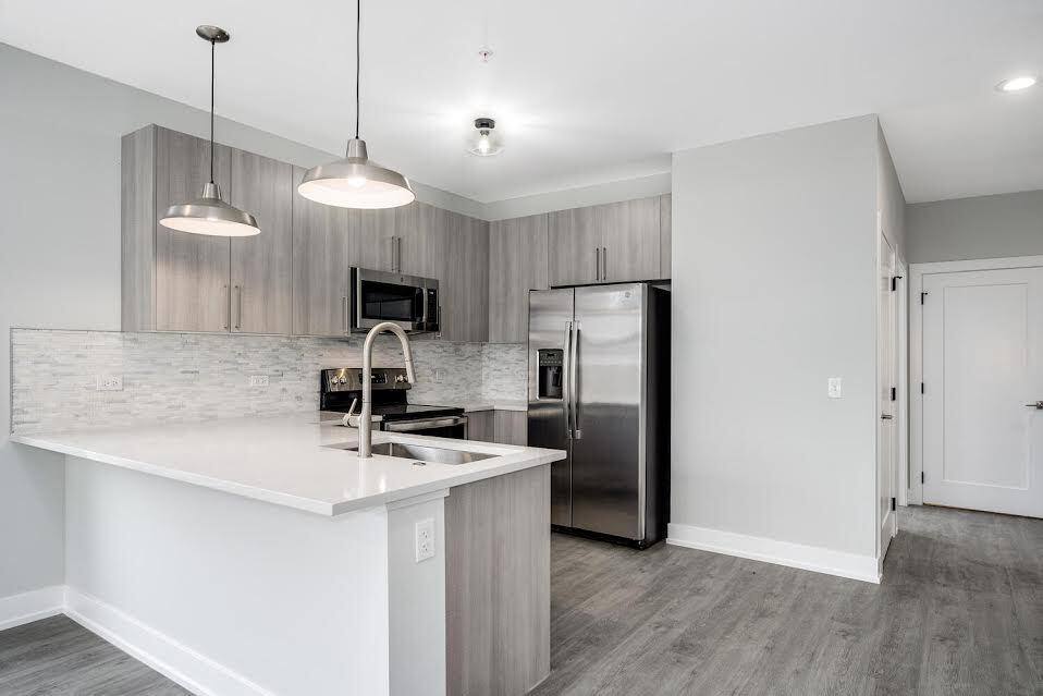 Apartment for rent at 821 E 61st St #301-1, Chicago, IL 60637