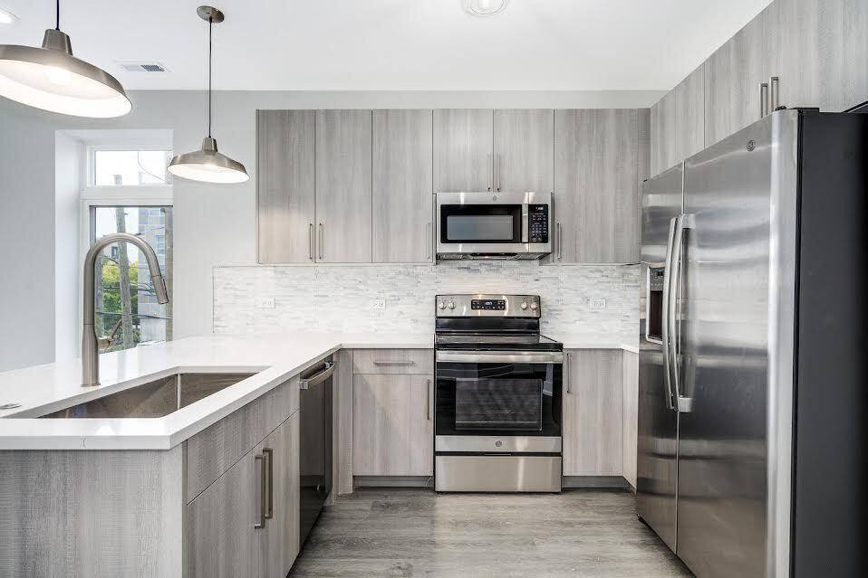 Apartment for rent at 821 E 61st St #301-1, Chicago, IL 60637