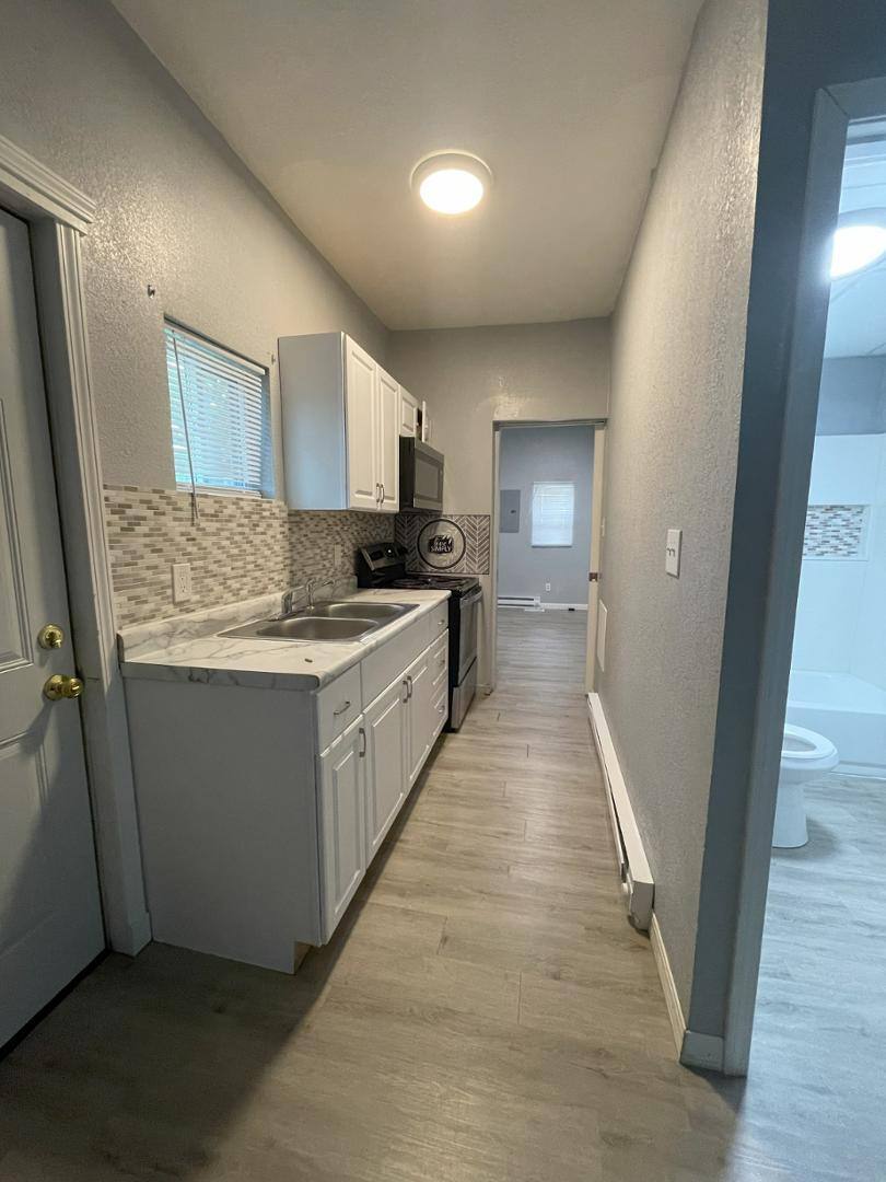 Apartment for rent at 537 Potter St #1, Toledo, OH 43605
