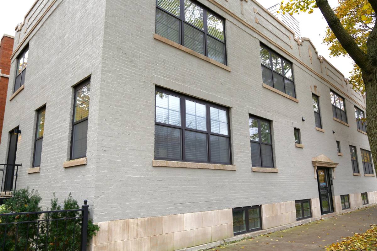 House for rent at 2305 W Waveland 1 E, Chicago, IL 60618