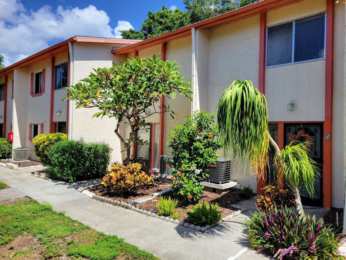 Townhouse for rent at Whisper Wood, 1635 58th Terrace S #4, Saint Petersburg, FL 33712