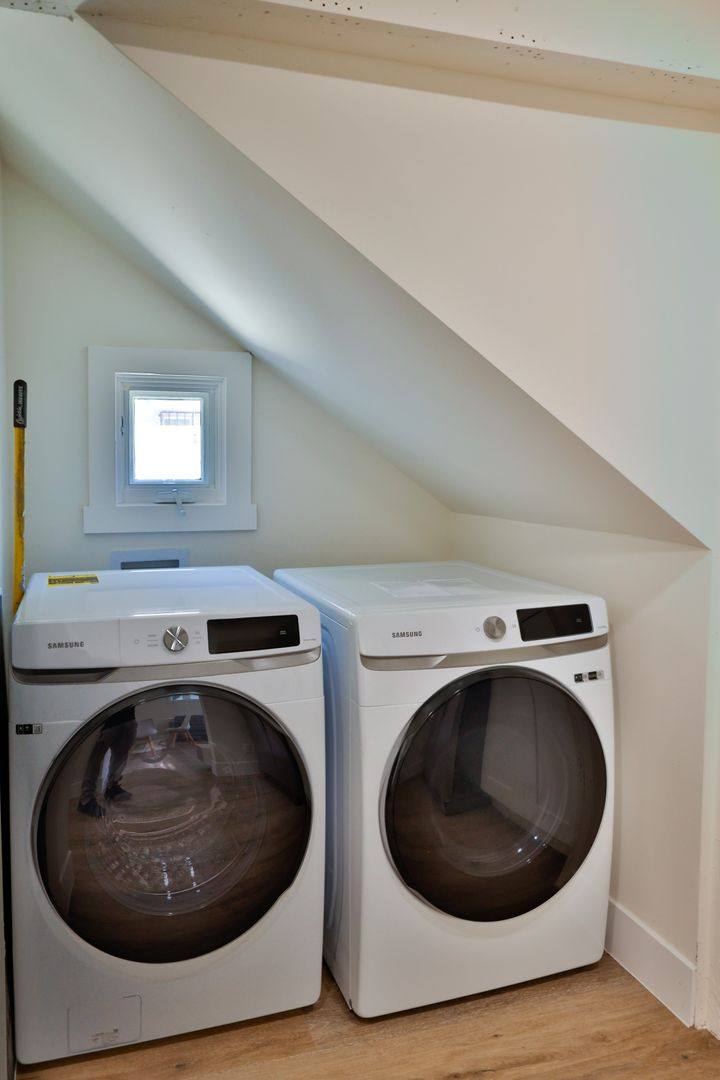 Apartment for rent at 1426 W 27th St, Los Angeles, CA 90007