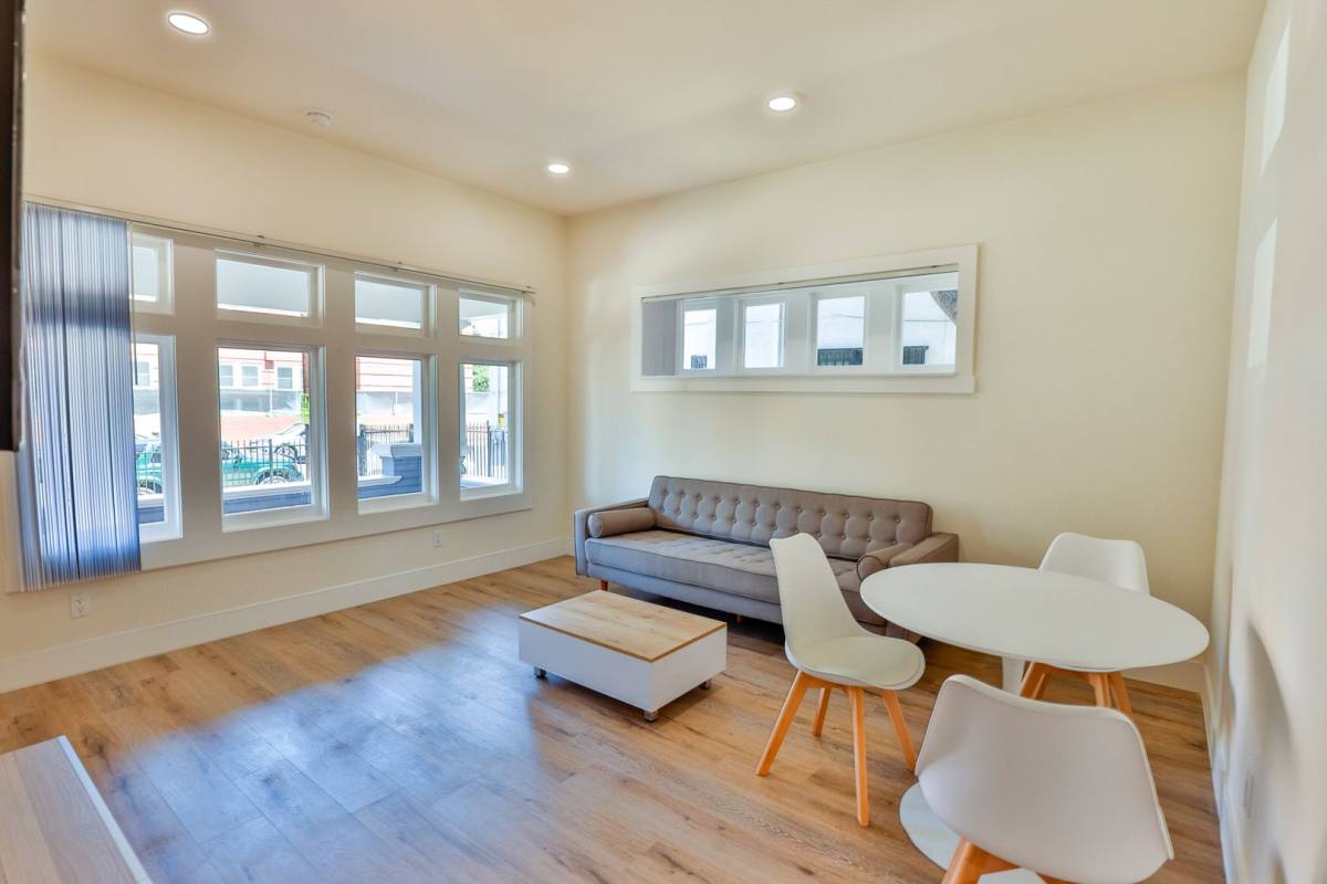 Apartment for rent at 1426 W 27th St, Los Angeles, CA 90007