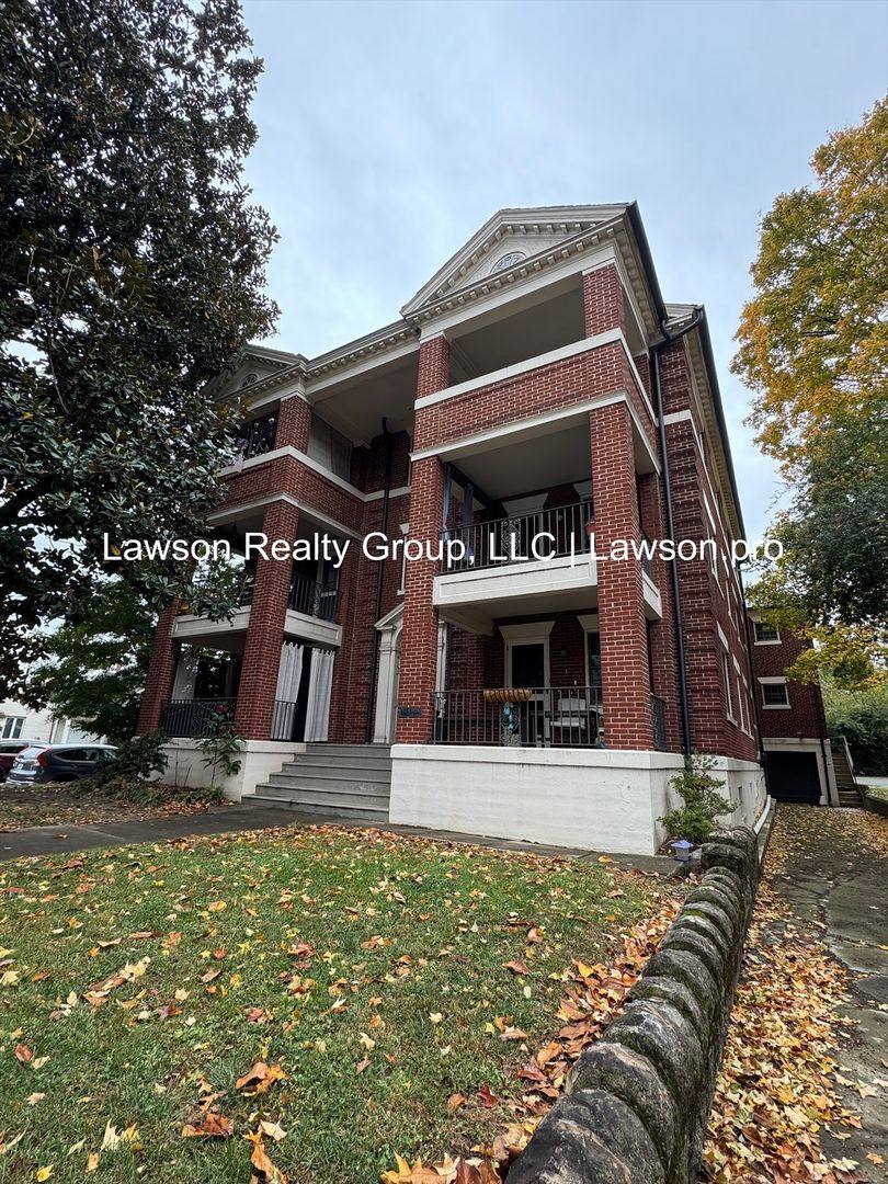 Apartment for rent at 1119 Franklin Rd, Roanoke, VA 24016