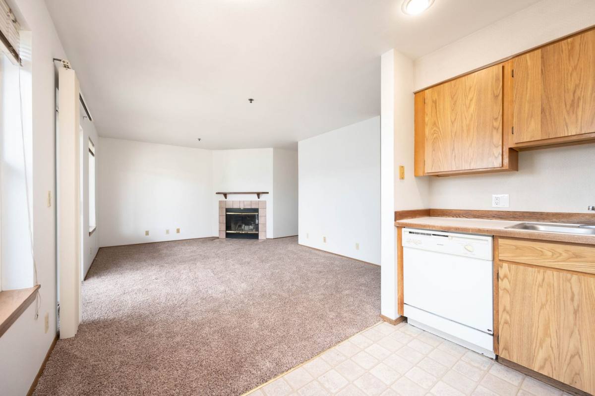 Apartment for rent at 910 20th St, Bellingham, WA 98225