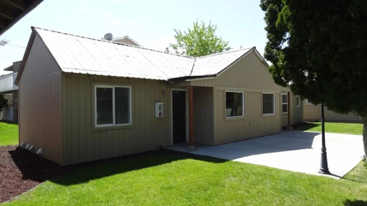 Townhouse for rent at 12 S Morain St, Kennewick, WA 99336
