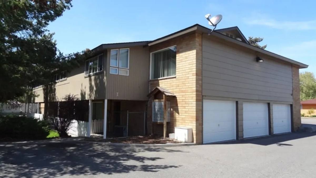 Townhouse for rent at 12 S Morain St, Kennewick, WA 99336