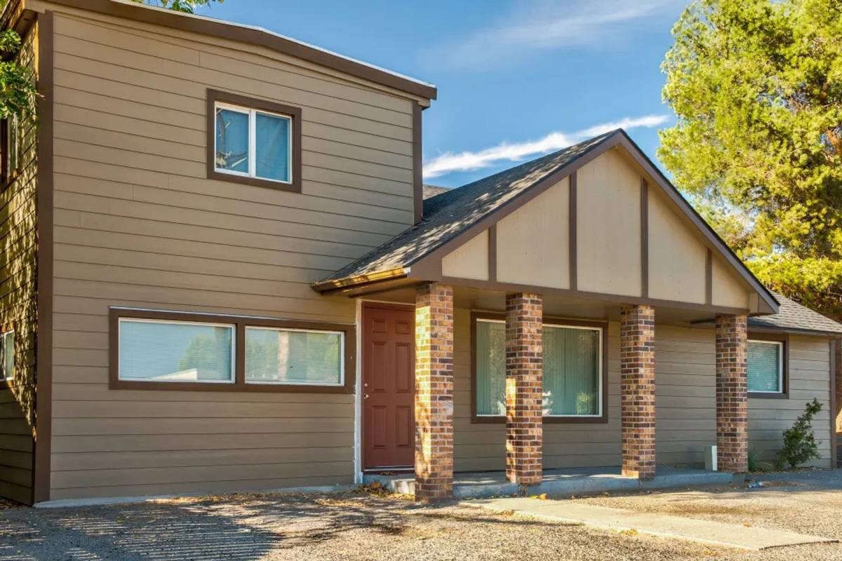 Townhouse for rent at 12 S Morain St, Kennewick, WA 99336