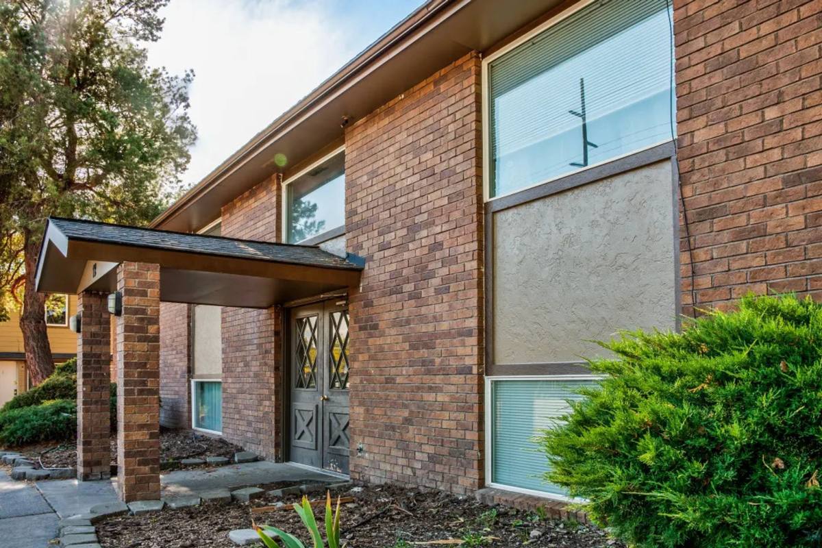 Townhouse for rent at 12 S Morain St, Kennewick, WA 99336