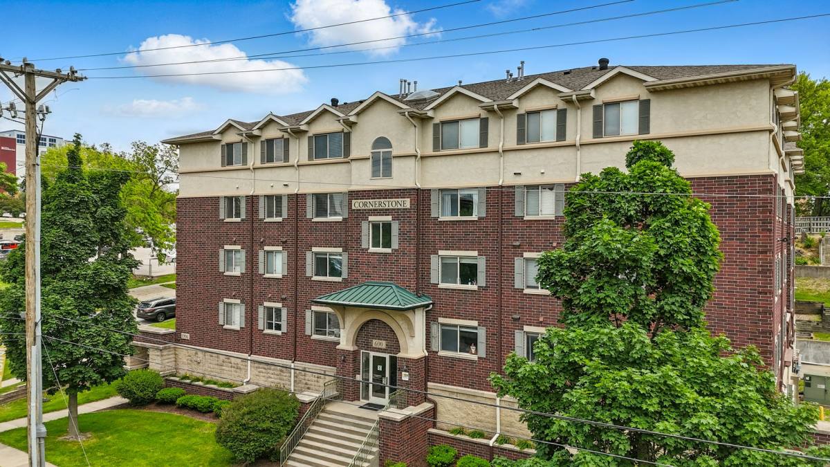 Apartment for rent at 600 S Capitol St, Iowa City, IA 52240