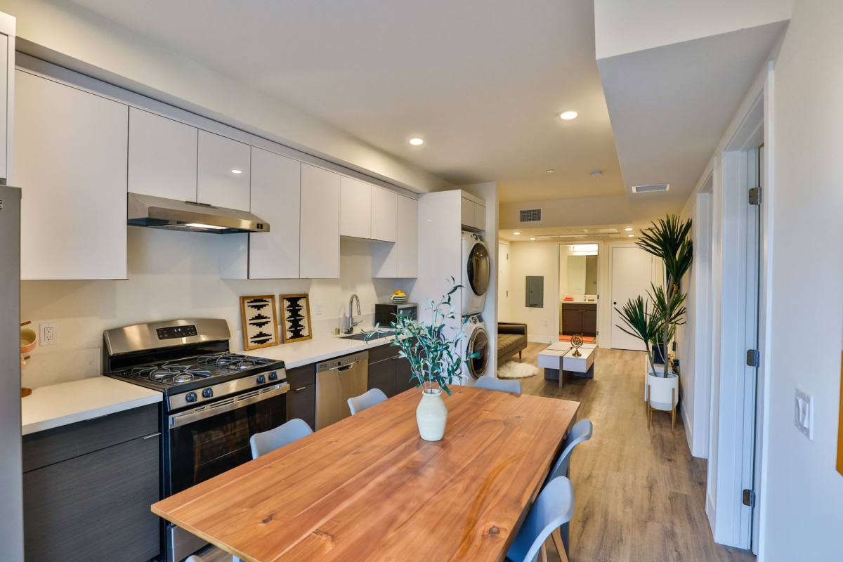 Apartment for rent at 1164 W 37th Place, Los Angeles, CA 90007