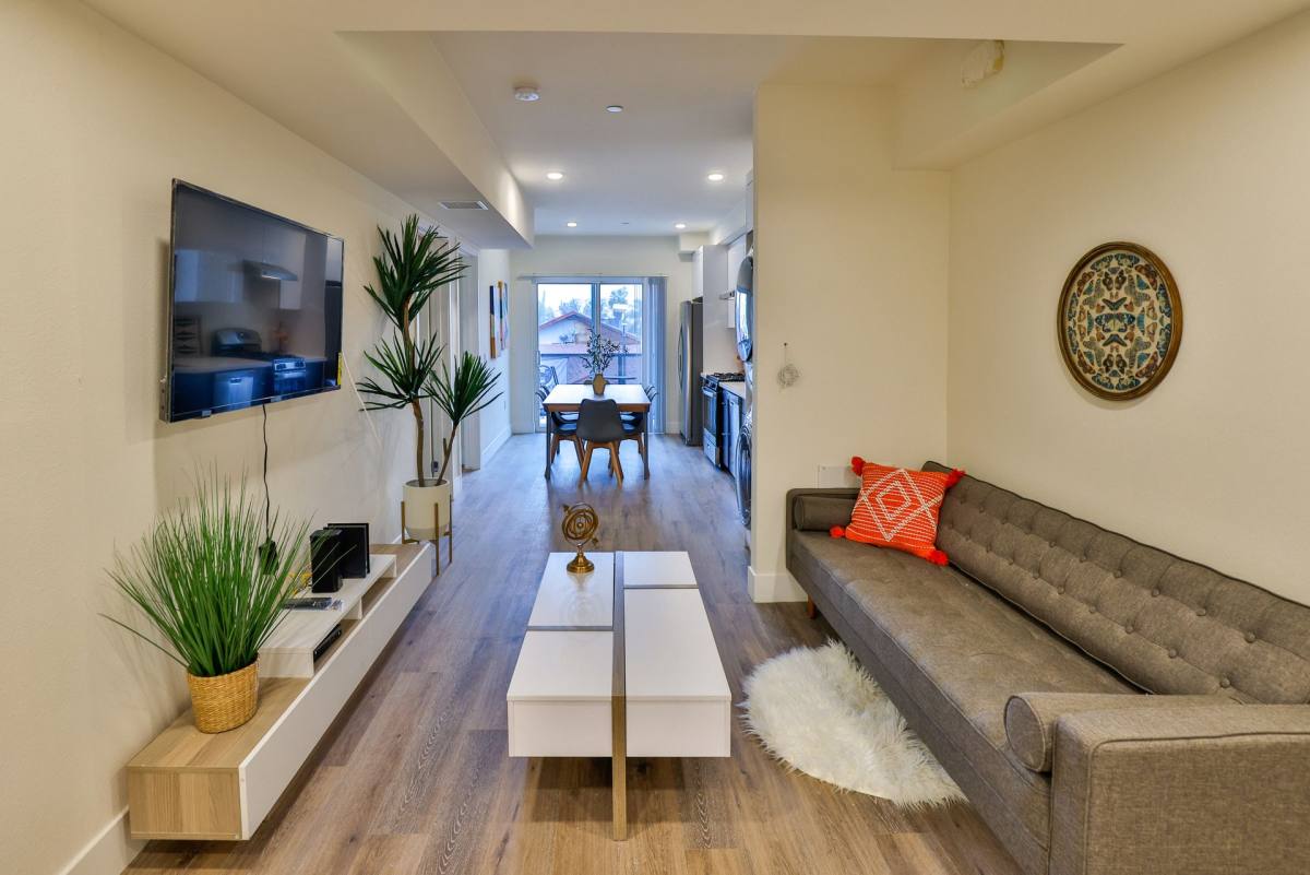 Apartment for rent at 1164 W 37th Place, Los Angeles, CA 90007