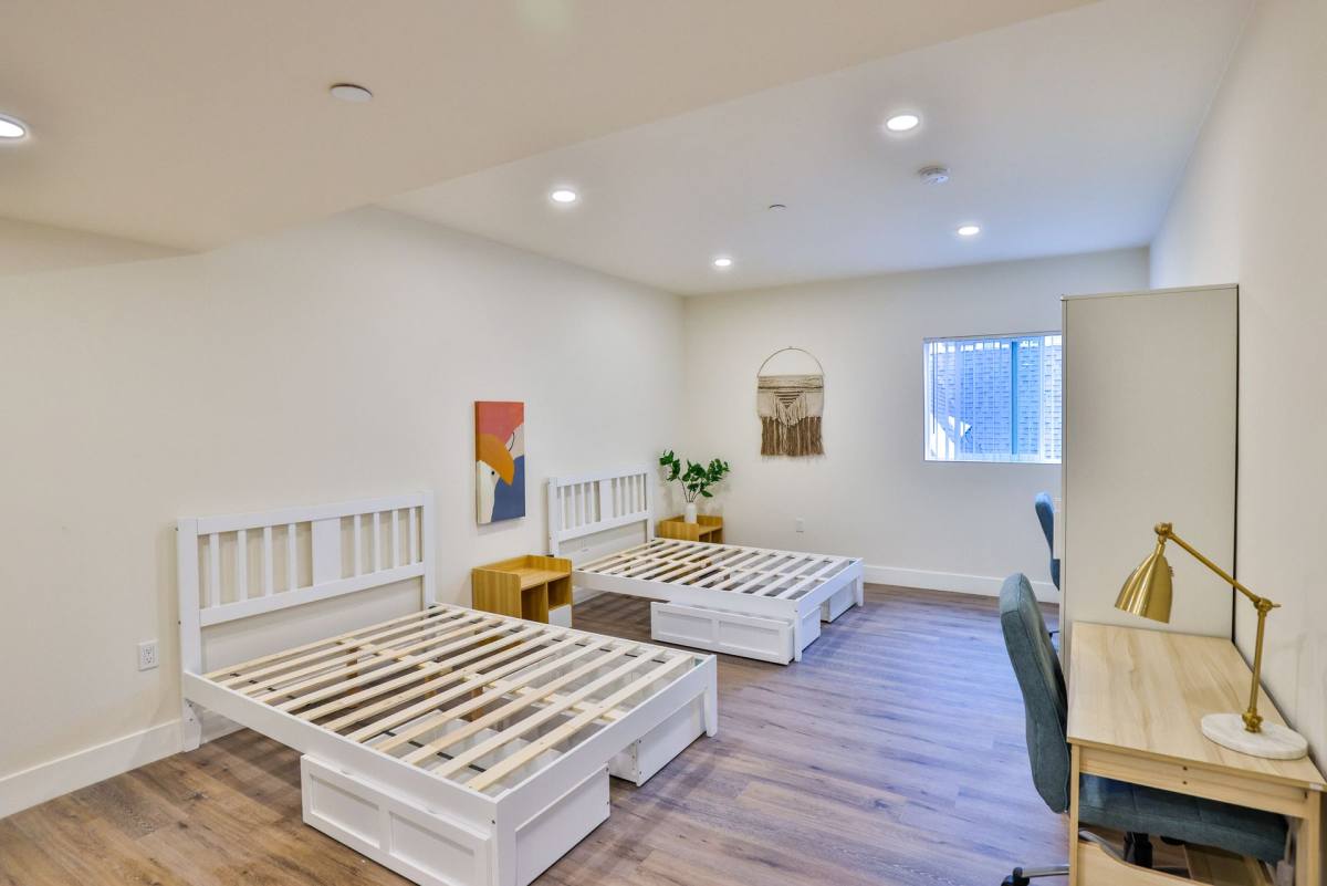 Apartment for rent at 1164 W 37th Place, Los Angeles, CA 90007