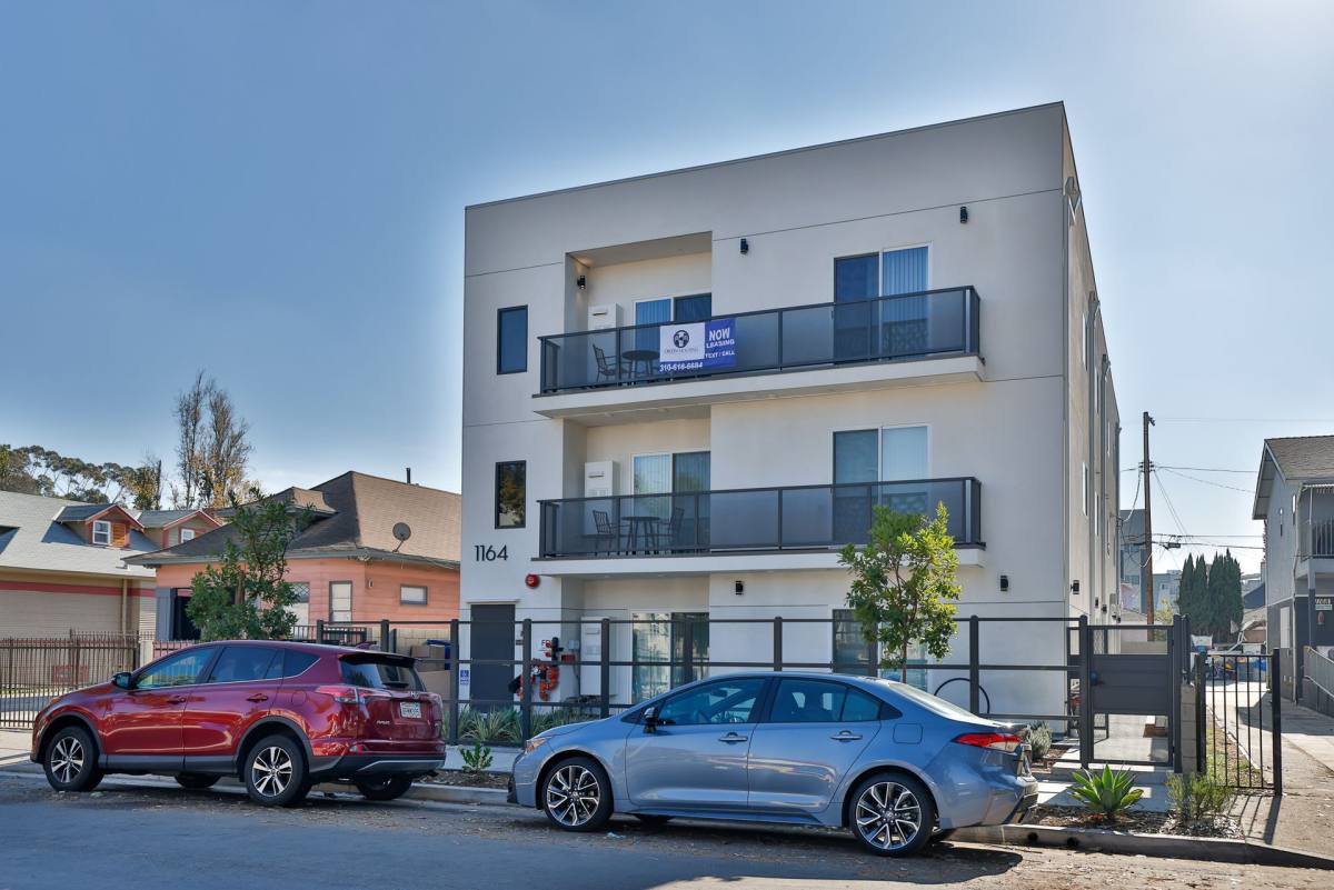 Apartment for rent at 1164 W 37th Place, Los Angeles, CA 90007