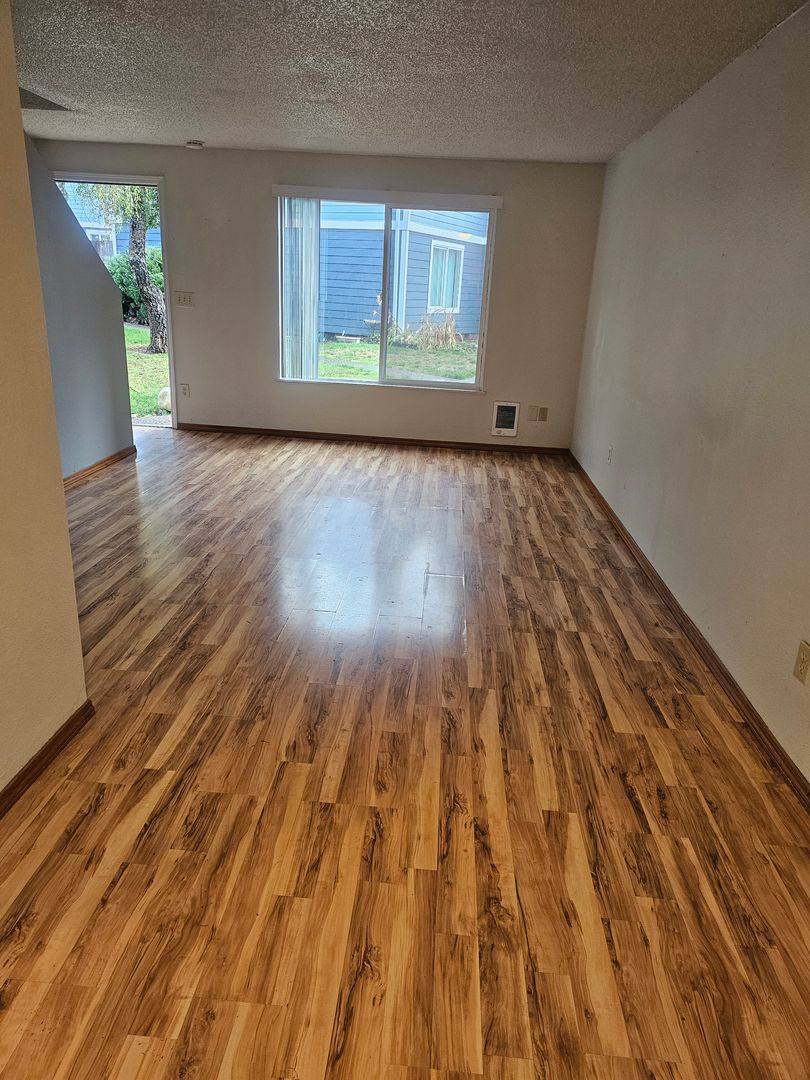 Apartment for rent at 469 Hilltop Ave, Oregon City, OR 97045