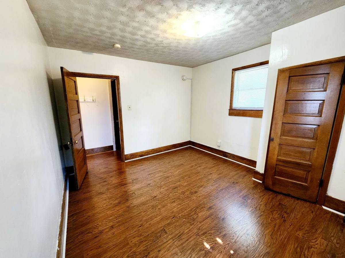 Apartment for rent at 912 Naomi St, Morgantown, WV 26505