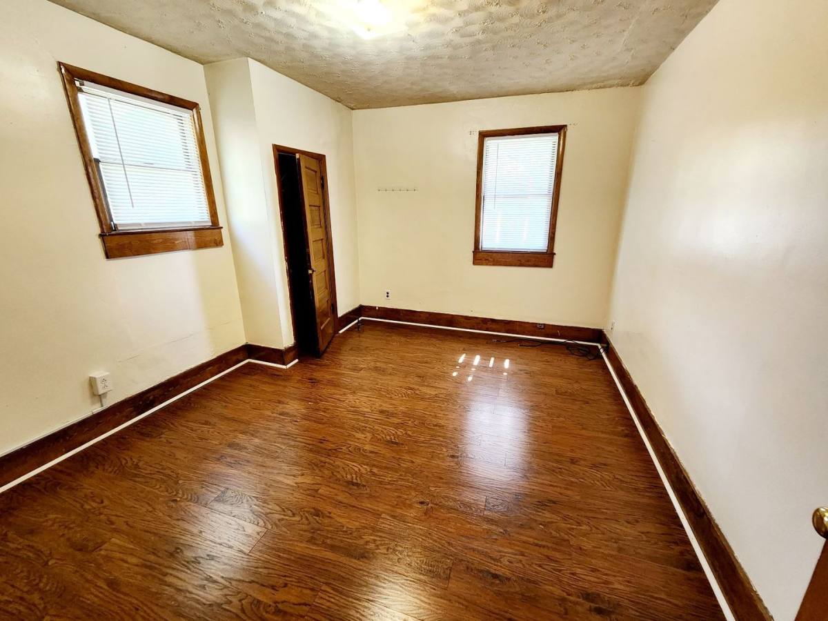 Apartment for rent at 912 Naomi St, Morgantown, WV 26505
