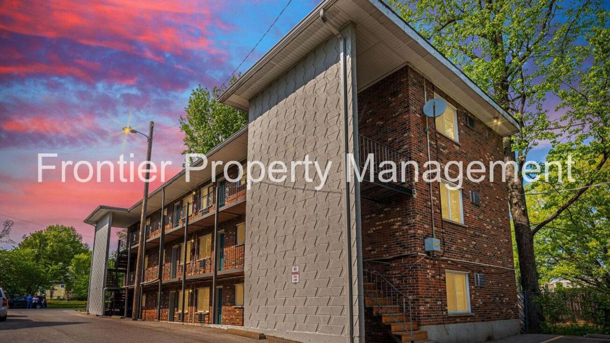 3320 Greenwood Blvd, Saint Louis, MO 63143