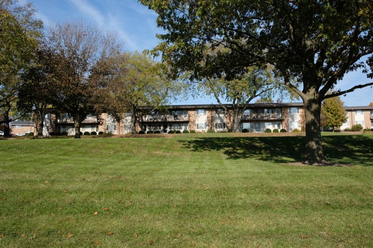 Apartment for rent at 703 Jersey Ave, Bloomington, IL 61701