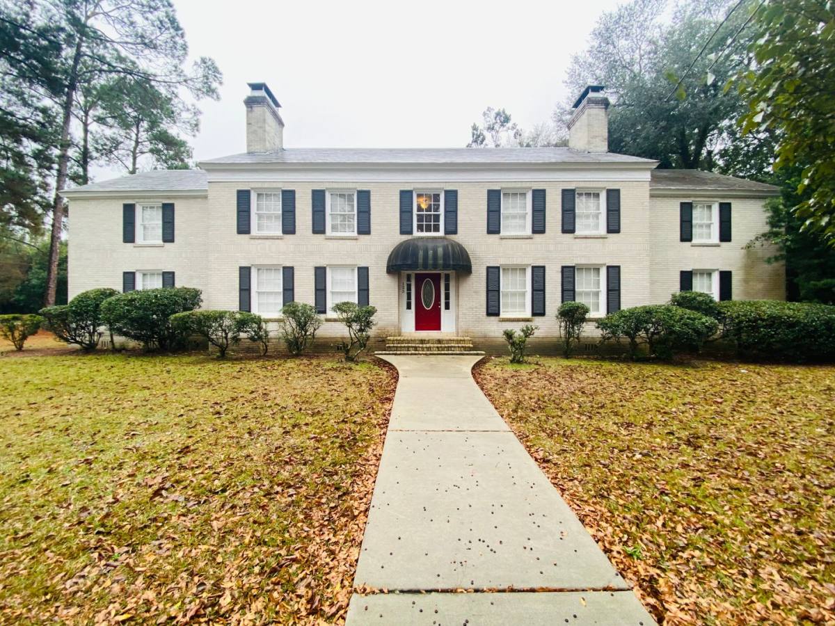 Apartment for rent at 123 E Park Ave, Valdosta, GA 31602