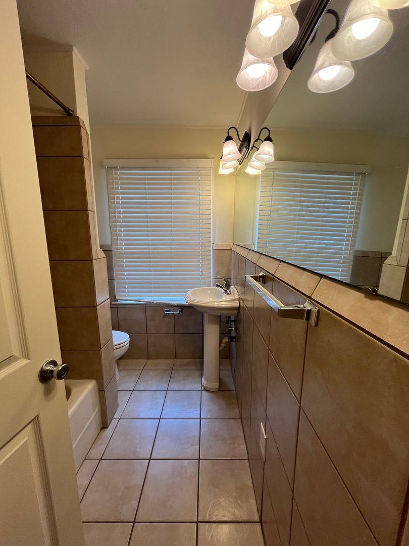Apartment for rent at 123 E Park Ave, Valdosta, GA 31602