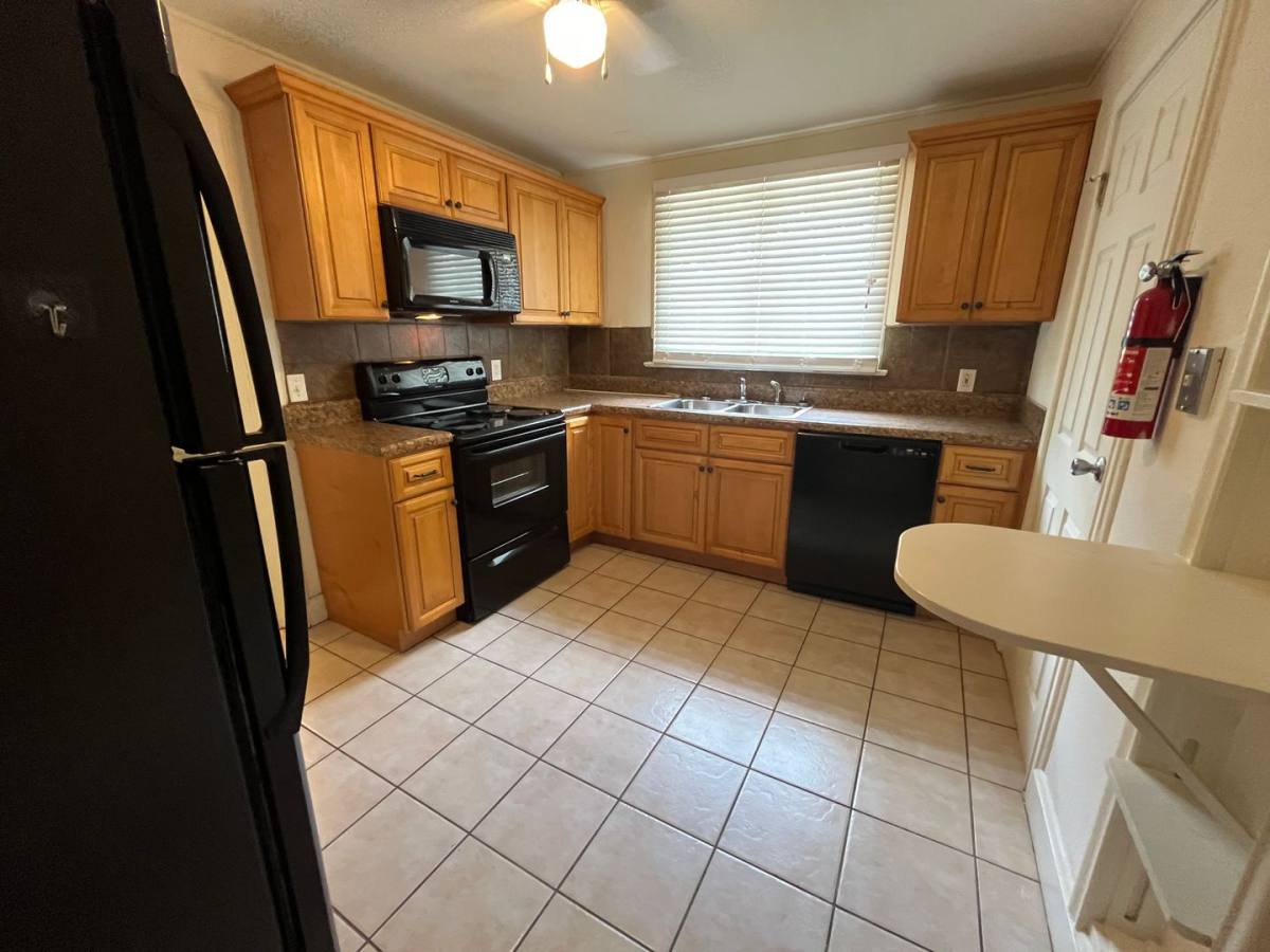 Apartment for rent at 123 E Park Ave, Valdosta, GA 31602