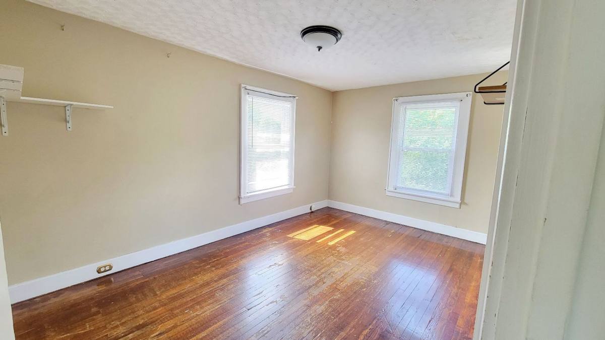 Apartment for rent at 305 Lyndhurst St, Morgantown, WV 26501