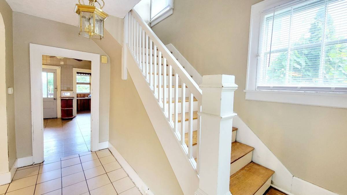 Apartment for rent at 305 Lyndhurst St, Morgantown, WV 26501