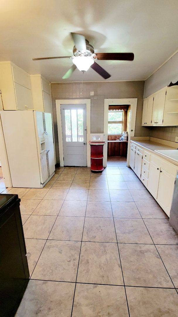 Apartment for rent at 305 Lyndhurst St, Morgantown, WV 26501