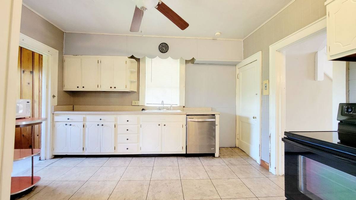Apartment for rent at 305 Lyndhurst St, Morgantown, WV 26501