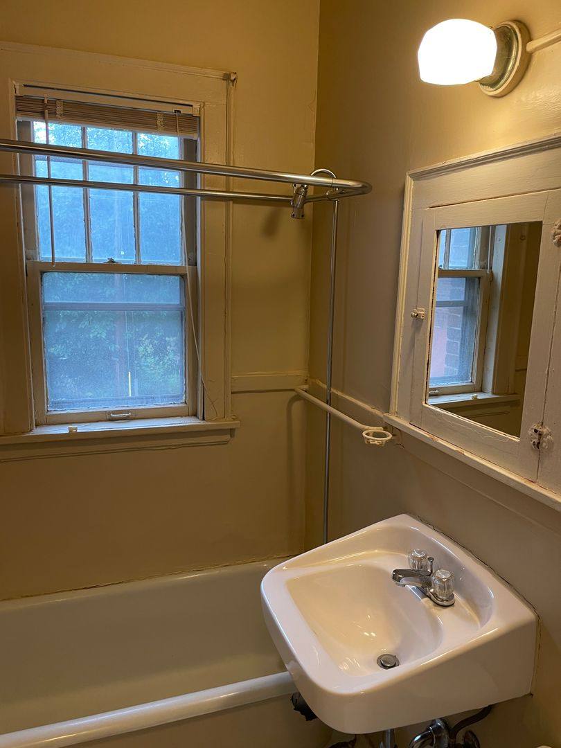 Apartment for rent at 610 W Franklin Ave, Minneapolis, MN 55405