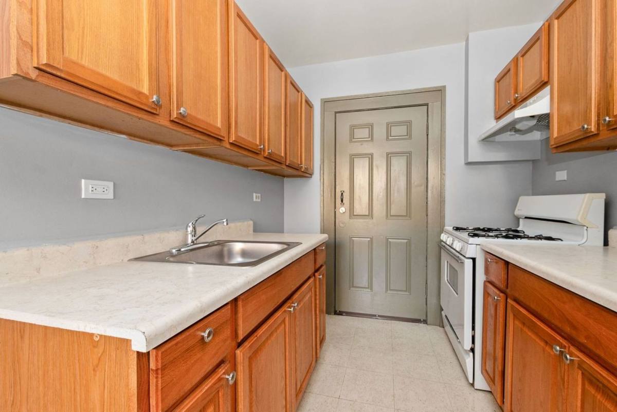 Apartment for rent at 4737-43 W 65th St, Chicago, IL 60629
