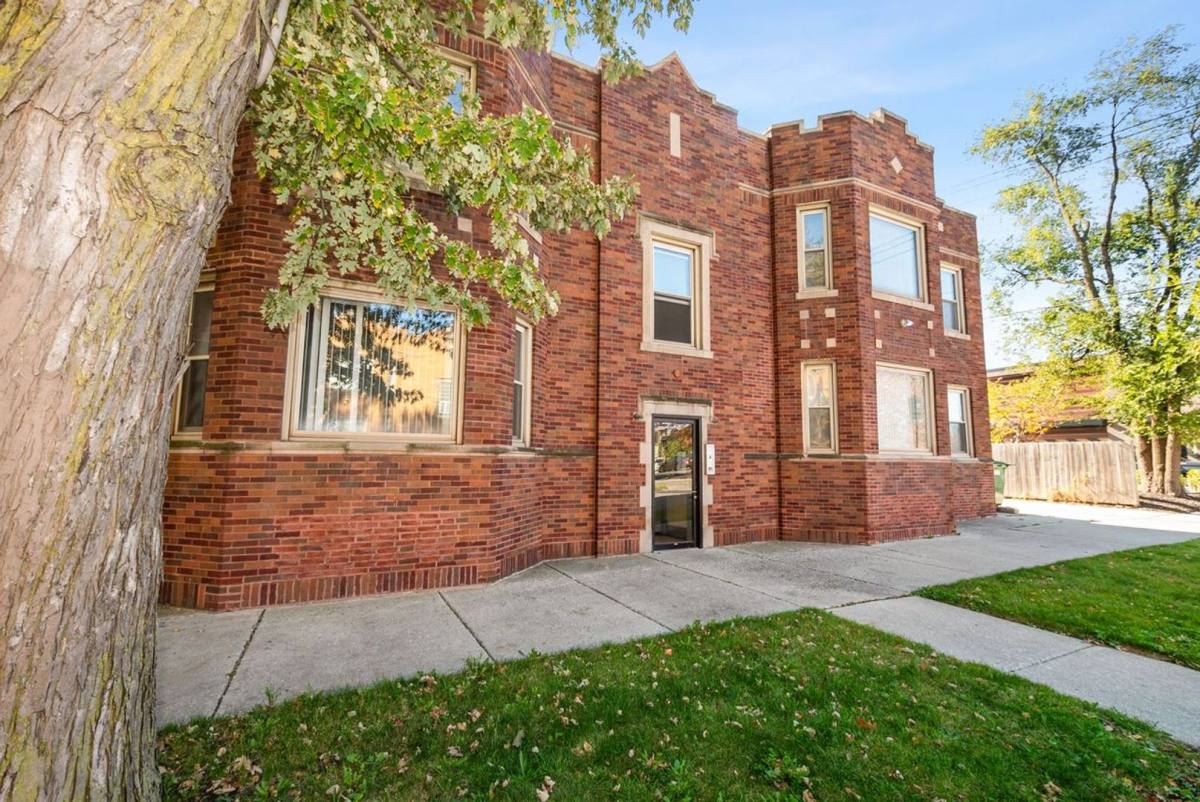 Apartment for rent at 4737-43 W 65th St, Chicago, IL 60629