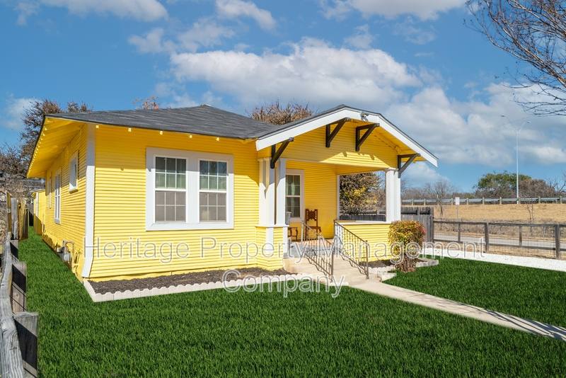 House for rent at 475 E French Place, San Antonio, TX 78212