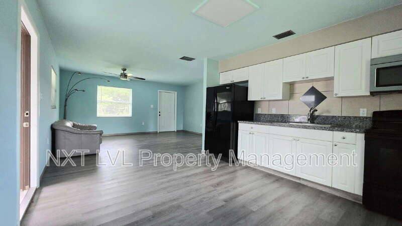 Apartment for rent at 2095 Eloise Circle, North Fort Myers, FL 33917