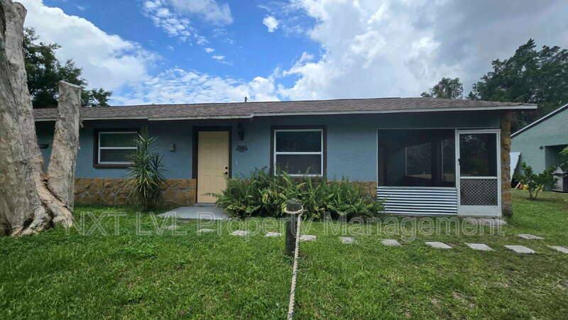 Apartment for rent at 2095 Eloise Circle, North Fort Myers, FL 33917