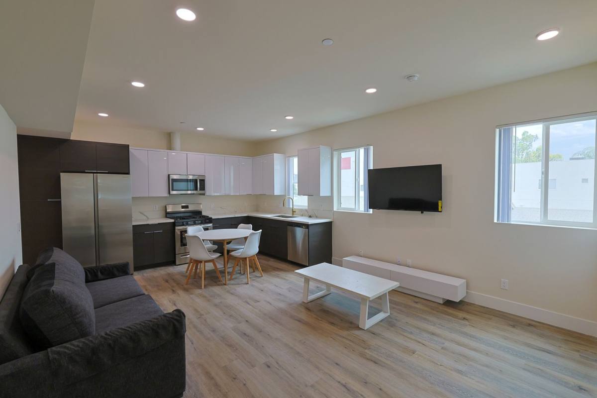 Apartment for rent at 1189 W 37th Place, Los Angeles, CA 90007