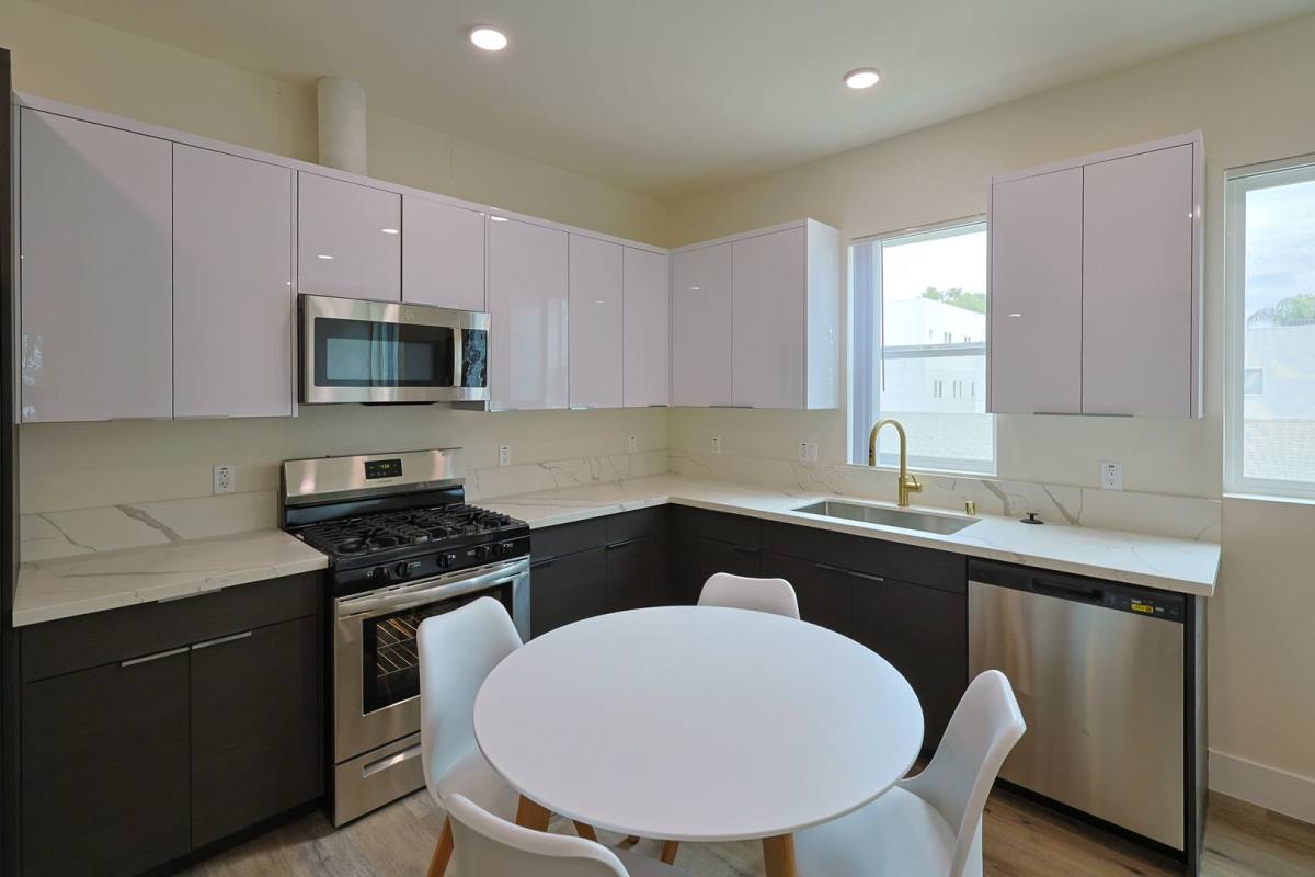 Apartment for rent at 1189 W 37th Place, Los Angeles, CA 90007