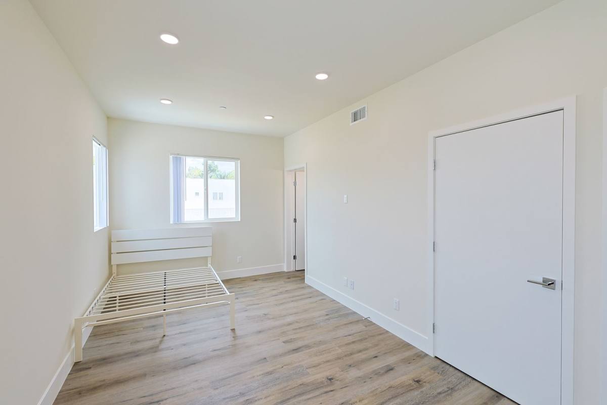 Apartment for rent at 1189 W 37th Place, Los Angeles, CA 90007