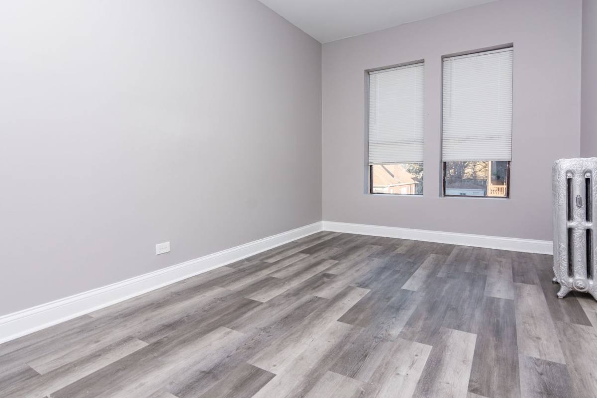 Apartment for rent at 7436 S Kingston Ave, Chicago, IL 60649