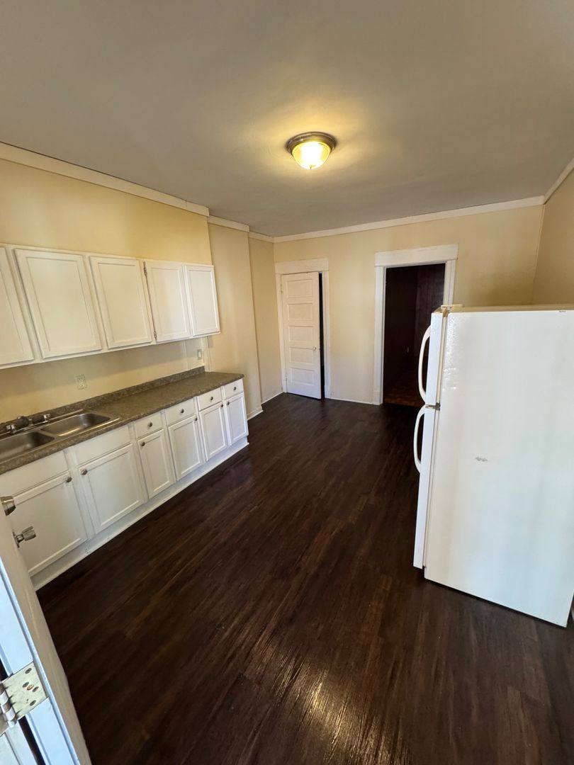 Apartment for rent at 301-303 N Longwood St, Rockford, IL 61107